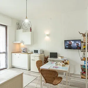 https://casetta-azzurra.it-lombardy.com