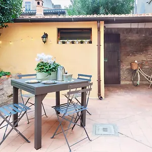 https://langolo-segreto-nel-pieno-centro-di-ferrara.emilia-romagnahotels.net